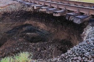 Поезд № 118 Черновцы – Киев изменил маршрут из-за обвала грунта — УЗ