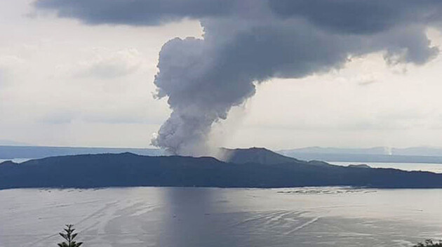 З іспанського острова Пальма евакуювали 5 тисяч жителів через виверження вулкана Кумбре-Велья 
