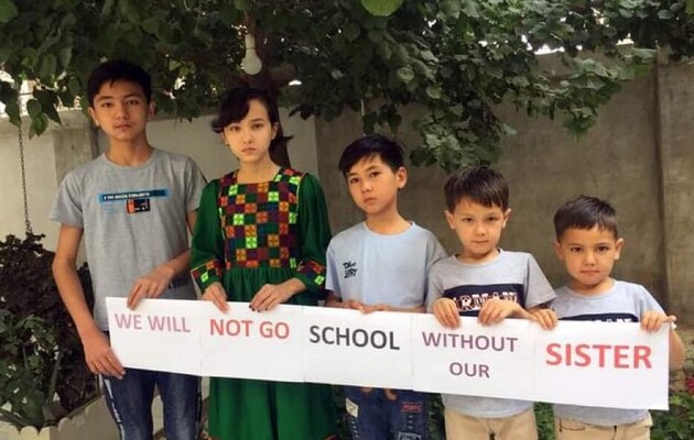 Афганские дети протестуют в соцсетях против запрета девочкам ходить в школу