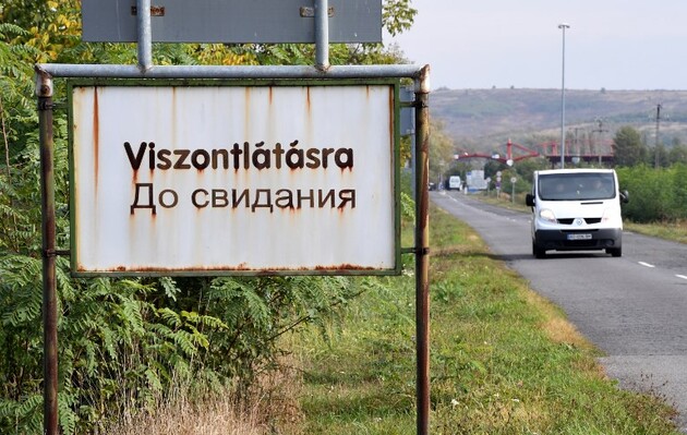 Венгерского депутата с гумпомощью не пустили в Украину