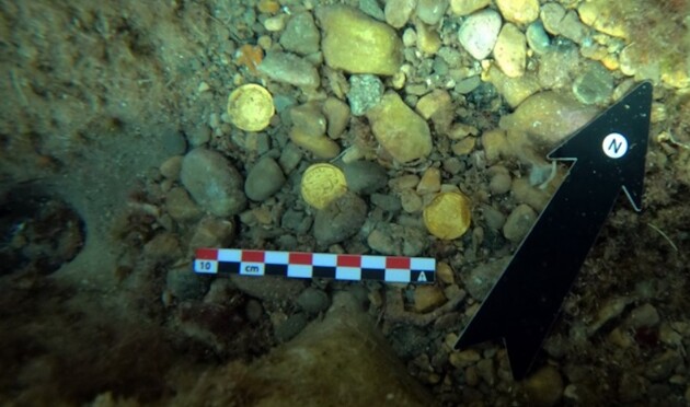 Біля берегів Іспанії знайшли 53 золотих римських монети