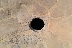 Спелеологи вперше спустилися в «пекельний колодязь» в Ємені 