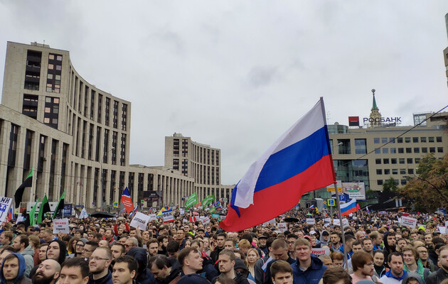 Тысячи россиян протестуют в Москве из-за фальсификации выборов
