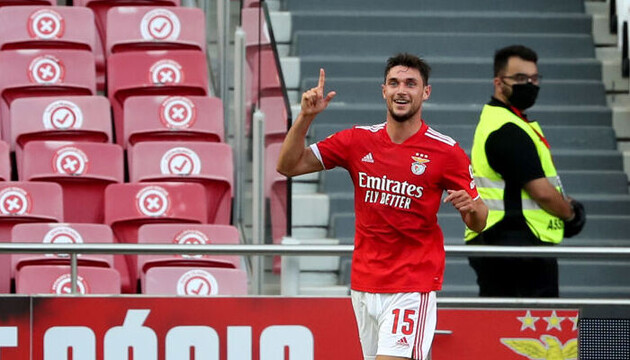 Яремчук помог "Бенфике" победить на выезде