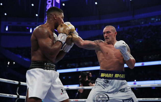 Усик отобрал пояса у Джошуа