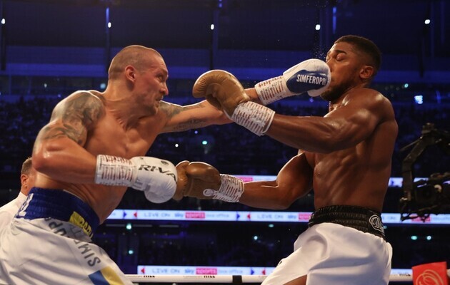 Усик победил Джошуа единогласным решением судей