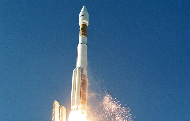 Важка ракета-носій Atlas-5 стартує на орбіту з новим супутником дистанційного зондування Землі 