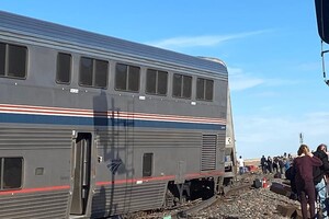В США поезд сошел с рельсов: трое погибших и более 50 пострадавших 