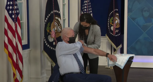 Президент США призвал сограждан последовать его примеру 