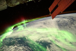 Астронавт зробив захоплюючий знімок полярного сяйва з космосу 