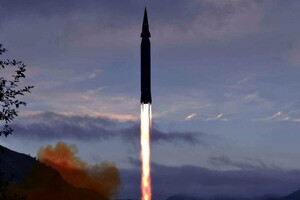 У КНДР вперше випробували нову гіперзвукову ракету «Хвасон-8» 