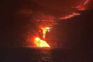 Лава з вулкана на острові Пальма досягла Атлантичного океану 