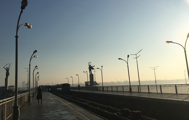 В Киеве на мосту Метро ограничат движение 