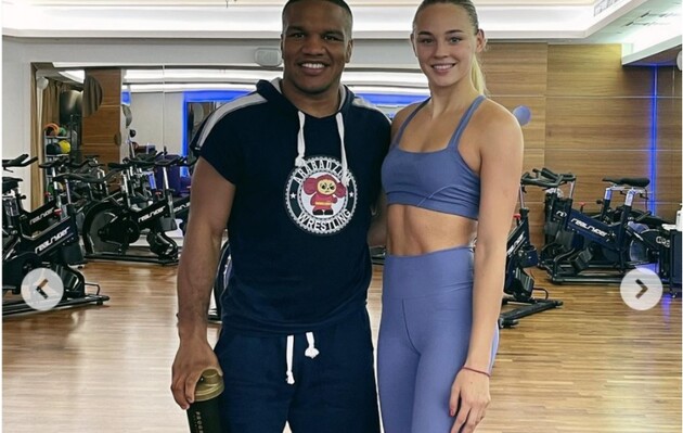 Спортсмени жартівливо помірялися силами