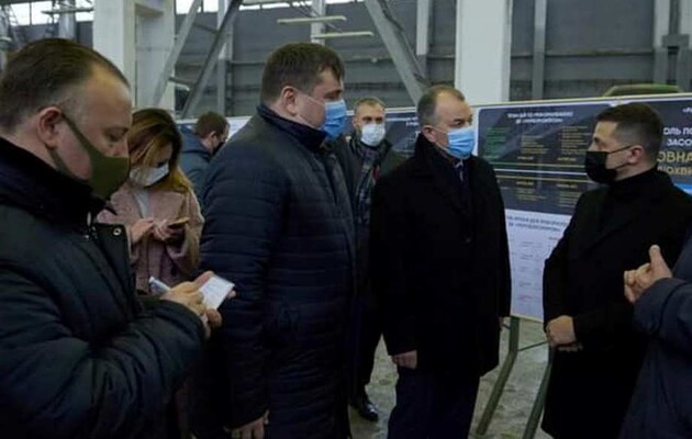 Президент Зеленский на оборонном предприятии. Фото: страница Facebook Гендиректора "Укроборонпрома" Юрия Гусева