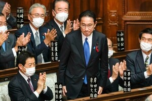 Новым премьер-министром Японии избран Фумио Кисида 