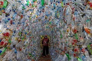 В Індонезії відкрили музей, зроблений повністю із пластикового сміття — відео