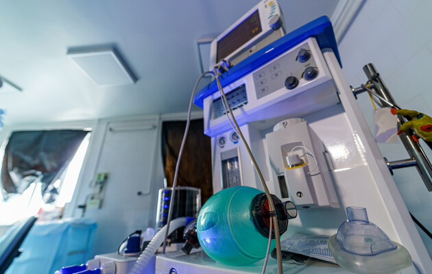В Днепре в реанимации областной больницы для больных COVID-19 не хватает аппаратов ИВЛ 