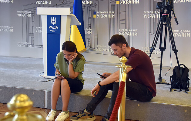 Разумков увеличил количество журналистов в парламенте 