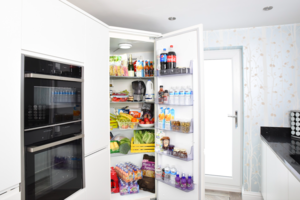 Новий холодильник від Amazon буде стежити за якістю продуктів і замовляти їх онлайн 