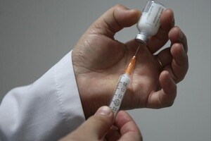 У чотирьох містах України випробують китайську вакцину від коронавірусу