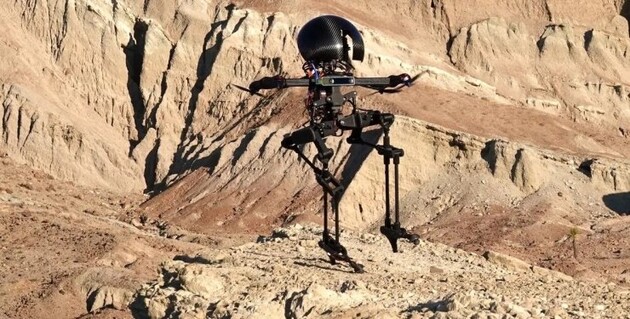 Вместо рук у робота пара пропеллеров