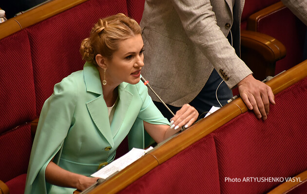 Народный депутат Анна Скороход дважды теряла сознание, ей вызывали 