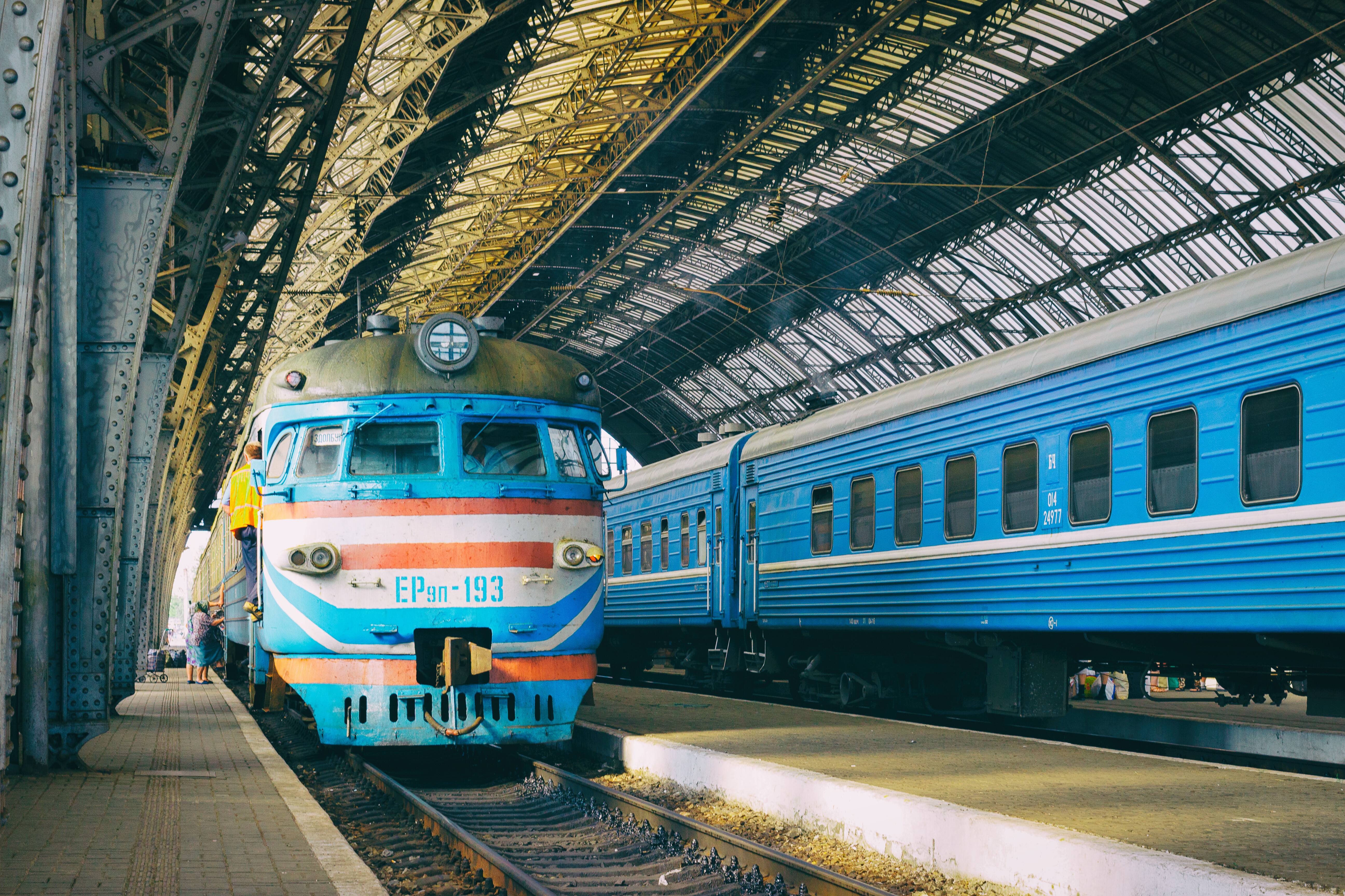 «Укрзалізниця» призначила додаткові потяги до Дня захисників і захисниць України – список