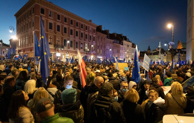 Польше угрожает выход из ЕС — люди вышли на улицы в поддержку членства
