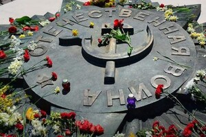 Во Львове решили убрать советскую звезду с кладбища. Россия отреагировала