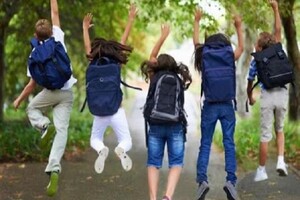 Коронавірус в Україні: школам пропонують відправити учнів на канікули раніше