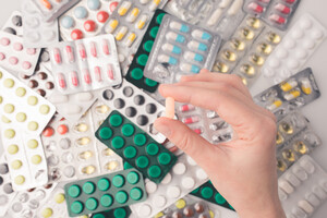 Нужно  ли принимать антибиотики при COVID-19: разъяснение Минздрава