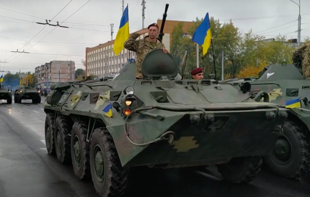 Перший за 30 років військовий парад відбувся на Луганщині — відео