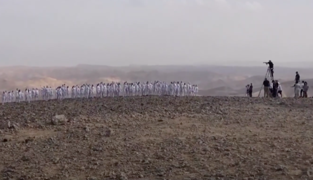 200 обнаженных людей сфотографировались вместе у Мертвого моря, которое может скоро исчезнуть — видео