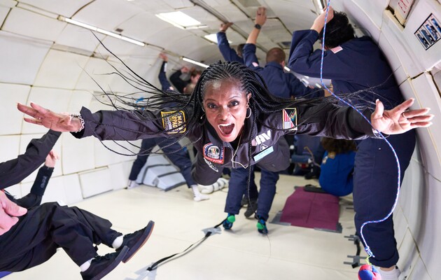 12 добровольців з особливими потребами змогли відчути невагомість