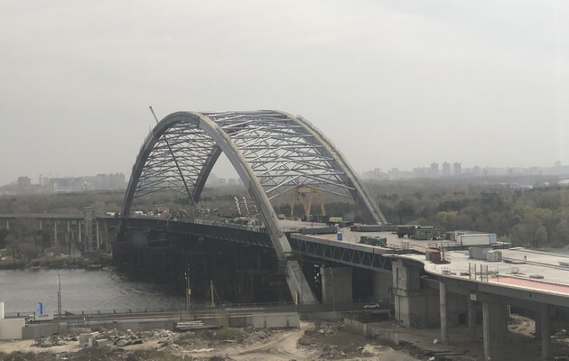 В Киевской госадминистрации снова заявили об очередном открытии Подольско-Воскресенского моста «до конца года»