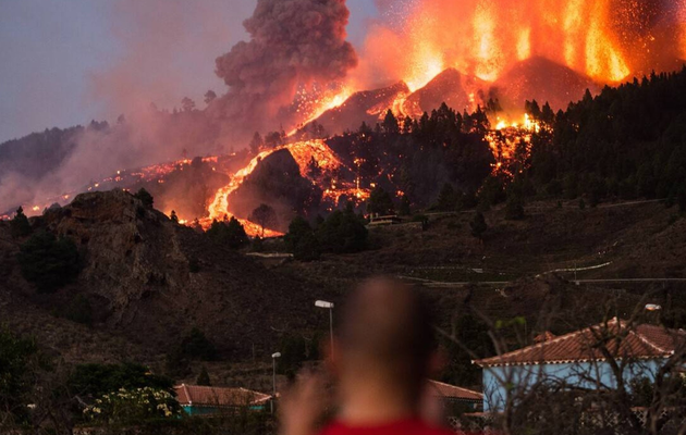 Извержении вулкана Кумбре-Вьеха на острове Ла-Пальма. Фото: Eldiario.es