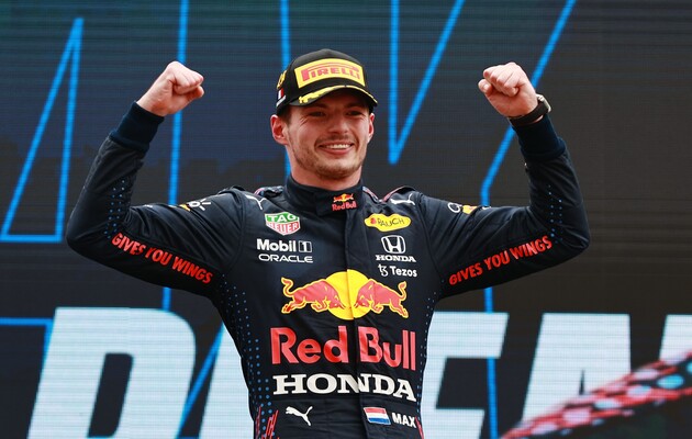 Ферстаппен лидирует в чемпионате