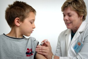 Вакцина від коронавірусу Moderna показала ефективність на дітях
