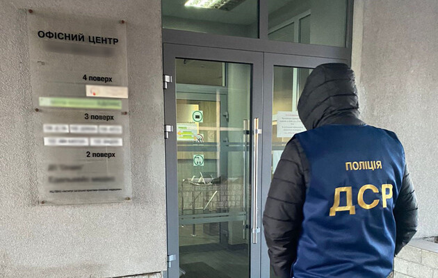 В одном из районов Киева провели обыски из-за кражи 2 млн грн на ремонте учебных заведений 