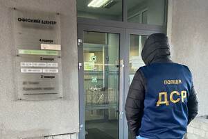 В одному з районів Києва провели обшуки через крадіжку 2 млн грн на ремонті навчальних закладів 