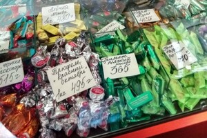 В Харькове оштрафовали сеть магазинов за продажу российских конфет