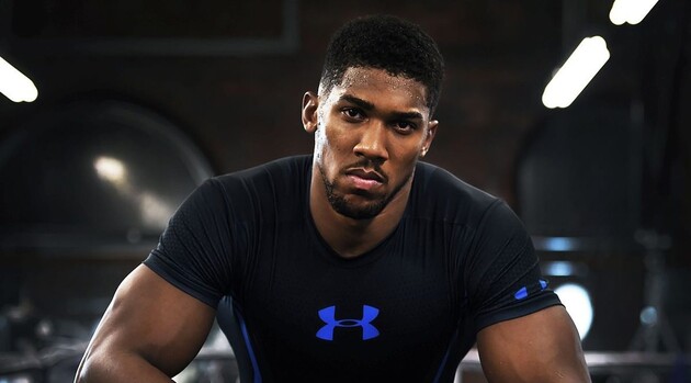 Джошуа проиграл Усику решением судей