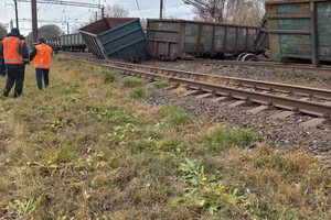 Из-за схождения с рельсов вагонов в Житомирской области поезда будут курсировать с опозданием