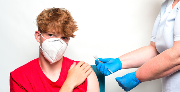 СНБО отчитался о вакцинации среди подростков