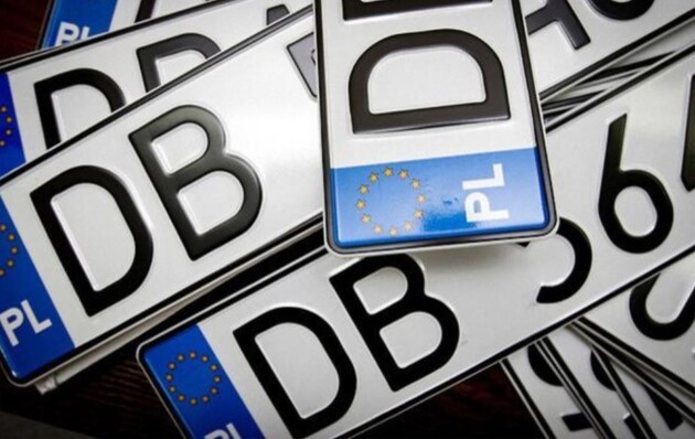 Українці можуть за пільговою ціною розмитнити євробляху до 10 листопада