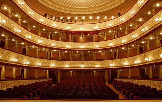 Зрителей будут пускать в театры только при наличии сертификата о вакцинации или теста на коронавирус