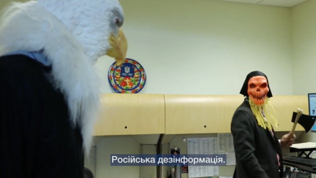 Американское посольство потроллило Россию в хэллоуинском видео
