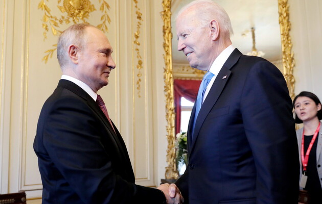 Путин предложил посмотреть на корабль США в Черном море “через прицел” или бинокль