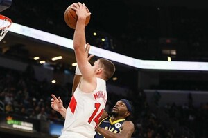 Украинский баскетболист провел в НБА второй результативный матч подряд